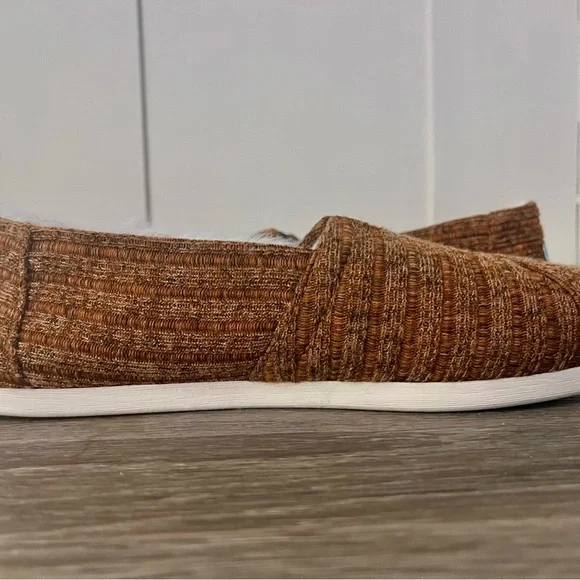 TOMS Women's Tan Textured Loafers - Picture 4 of 12